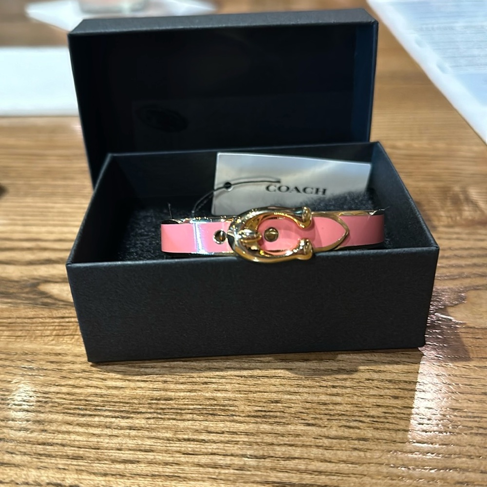 BRAND NEW COACH signature statement bracelet in PINK 🩷❤️💜
